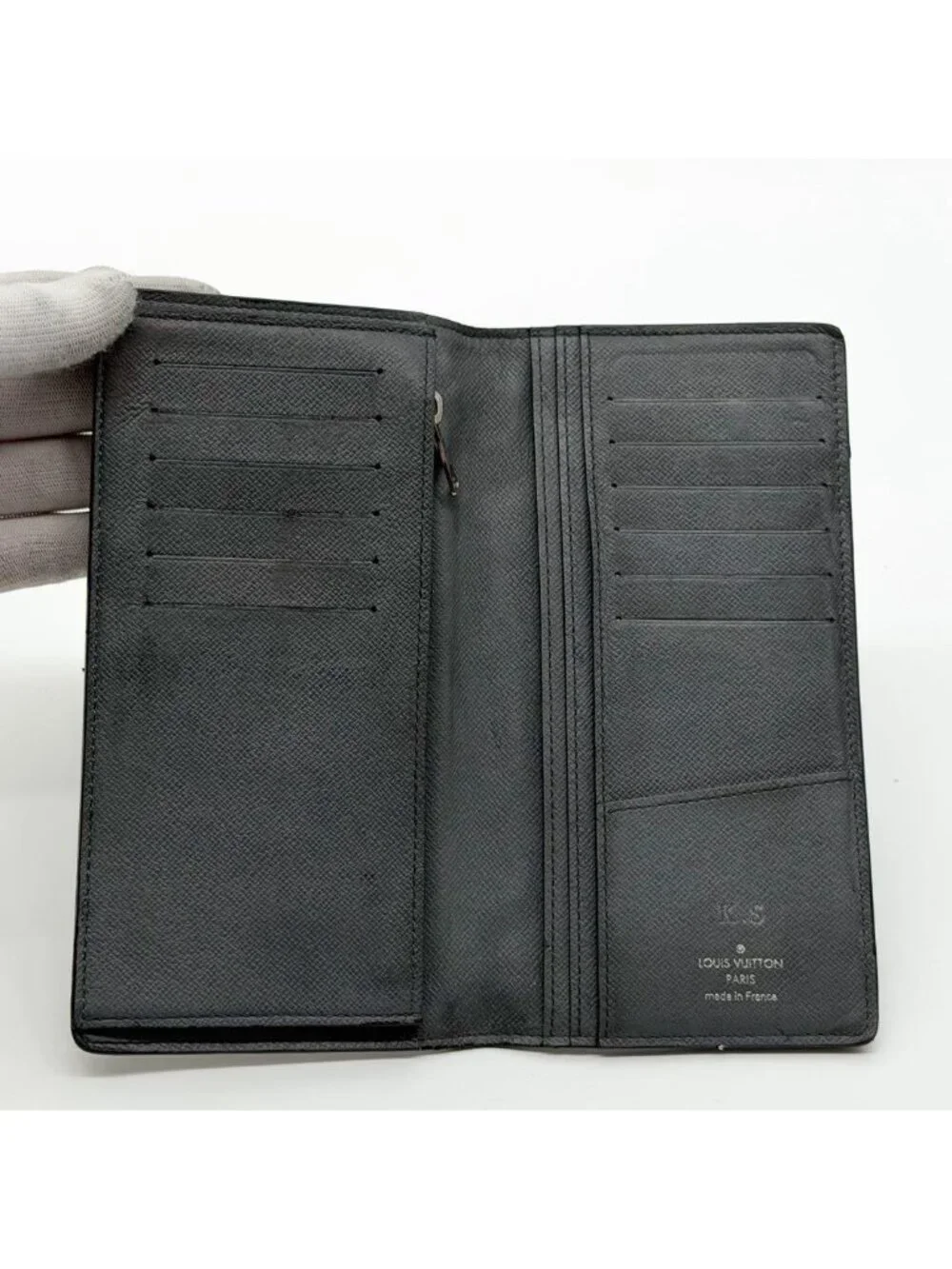 Louis Vuitton Portefeuille Brazza Taiga Leather Gray Bifold Wallet